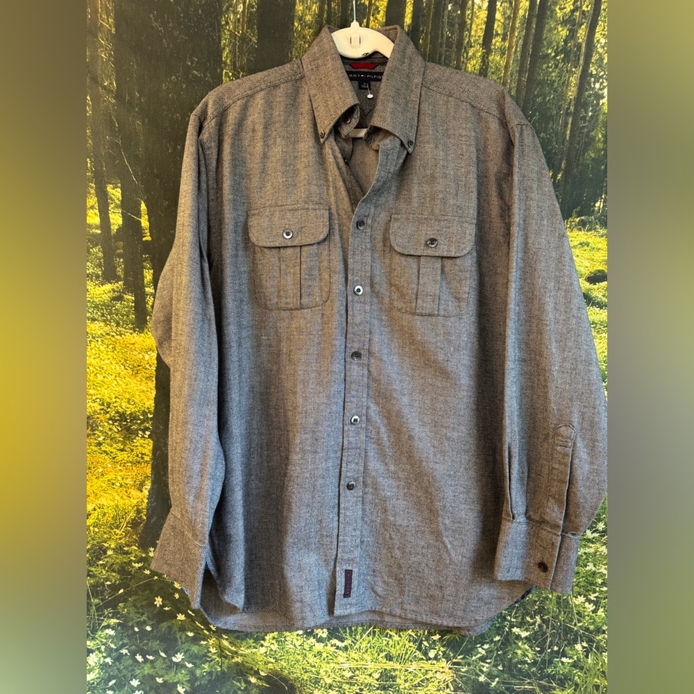 NWOT Tommy Hilfiger Men’s Gray Herringbone Gray Thick Cotton Button Up Shirt